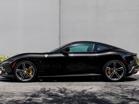 Used 2022 Ferrari Roma RWD image 2