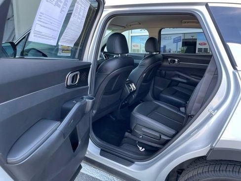 Used 2023 Kia Sorento EX AWD/4WD image 24