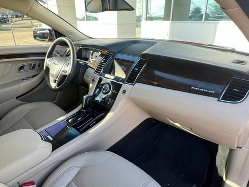 Used 2019 Ford Taurus Limited FWD image 6