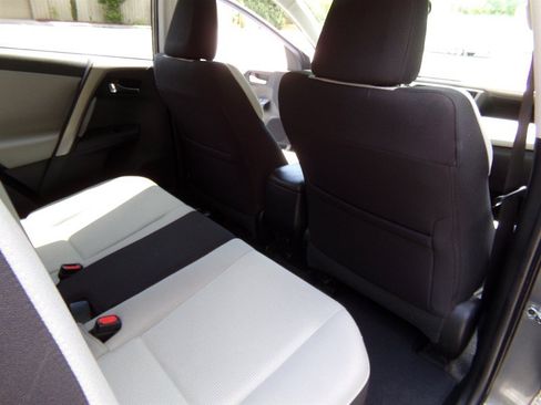 Used 2016 Toyota RAV4 XLE FWD image 17