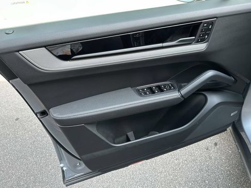 Certified 2026 Porsche Cayenne AWD/4WD image 17