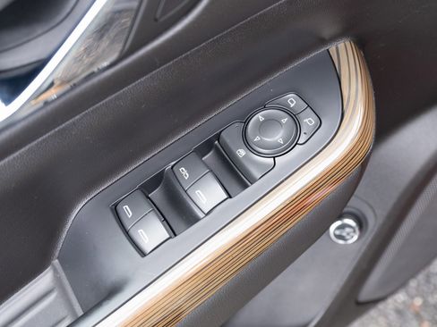 Used 2022 GMC Acadia SLE image 15