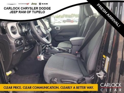 Used 2025 Jeep Wrangler Sahara image 6