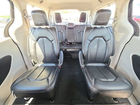 Certified 2023 Chrysler Pacifica Touring-L FWD image 22
