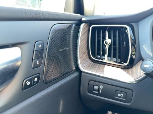 Certified 2022 Volvo XC60 B5 Momentum w/ Advanced Package image 17