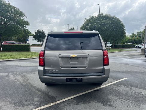 Used 2019 Chevrolet Suburban LT AWD/4WD image 7