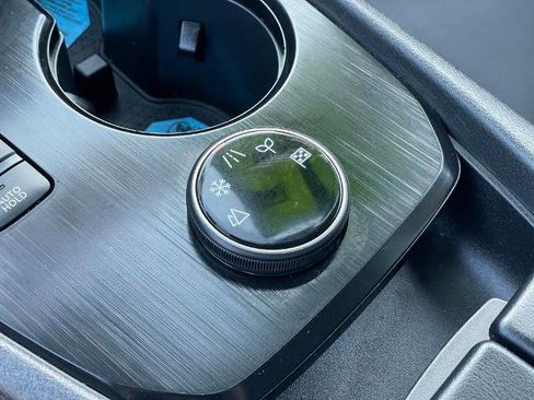 Certified 2025 Nissan Rogue SL image 25