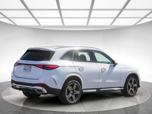 Used 2023 Mercedes-Benz GLC 300 image 3