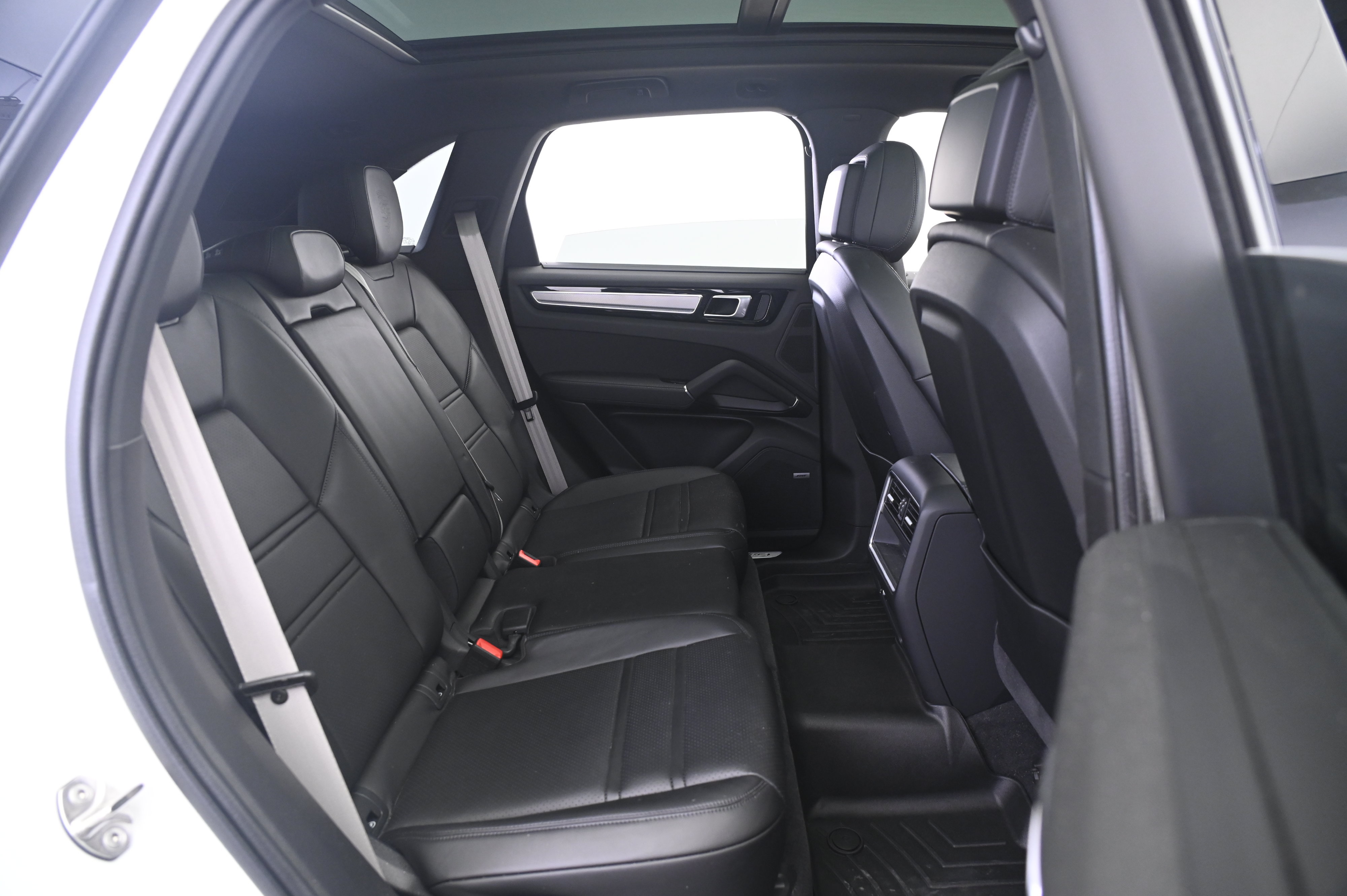 Certified 2022 Porsche Cayenne Platinum Edition AWD/4WD image 18