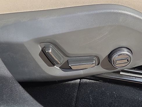 New 2026 Volvo XC90 B6 Plus w/ Protection Package Premier image 12