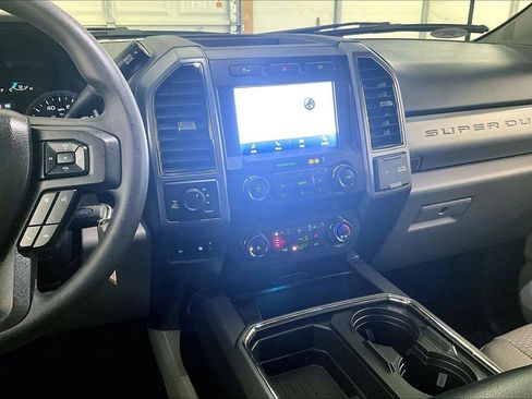 Used 2022 Ford F250 XLT w/ XLT Premium Package image 6