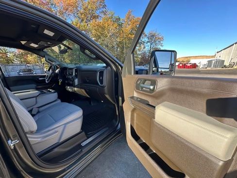 Used 2023 Chevrolet Silverado 2500 LT image 39