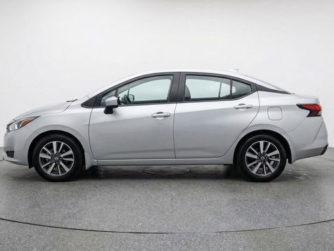 Used 2025 Nissan Versa SV FWD image 5