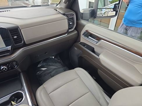 Certified 2024 GMC Sierra 2500 SLT w/ Texas SLT Premium Package RWD image 14