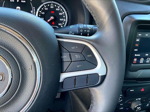 Used 2020 Jeep Renegade Latitude w/ Popular Equipment Group image 21