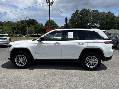 Used 2024 Jeep Grand Cherokee Laredo X w/ Luxury Tech Group I AWD/4WD image 2