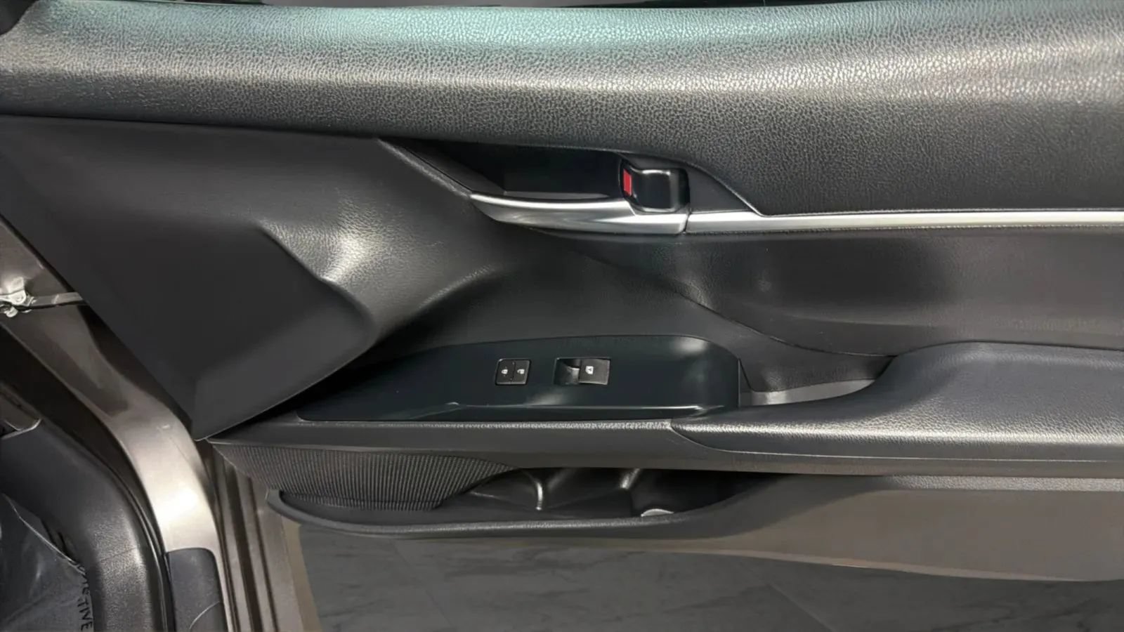 Used 2019 Toyota Camry LE FWD image 17