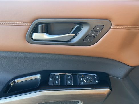 New 2025 Nissan Pathfinder Platinum w/ Cargo Package image 16