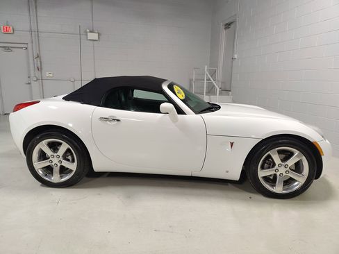 Used 2007 Pontiac Solstice Convertible w/ Premium Package image 6