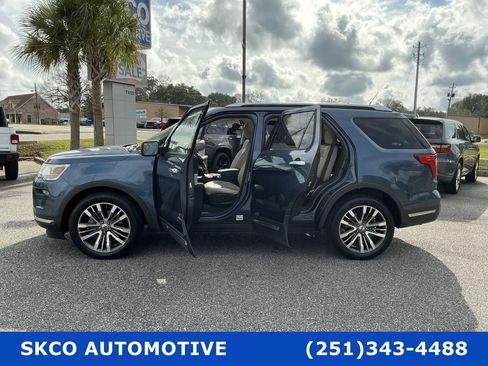 Used 2019 Ford Explorer Platinum image 44