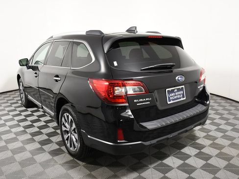 Used 2017 Subaru Outback 3.6R Touring AWD/4WD image 4