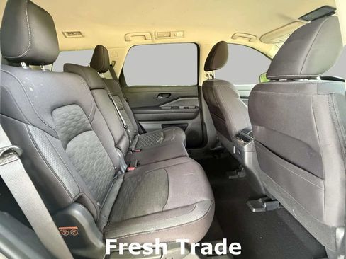 Used 2024 Nissan Pathfinder SV AWD/4WD image 9