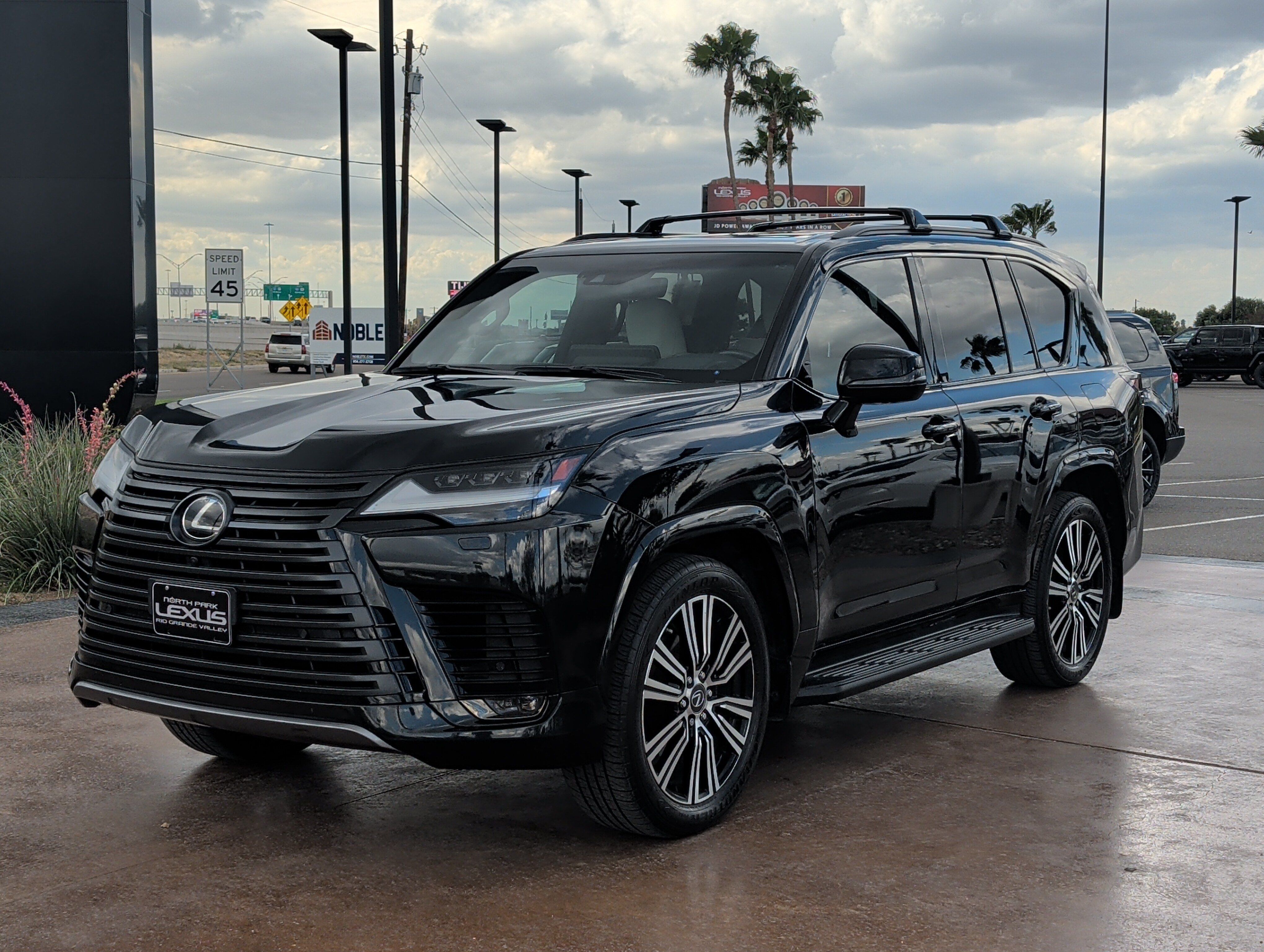 Used 2022 Lexus LX 600 4WD w/ Appearance Package image 5
