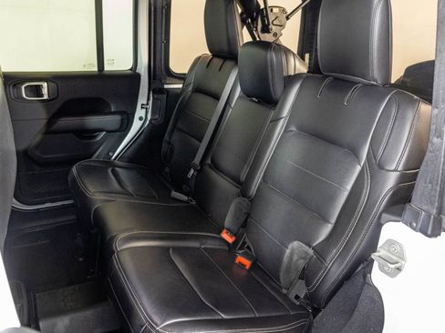 Used 2020 Jeep Wrangler Unlimited Sahara image 36