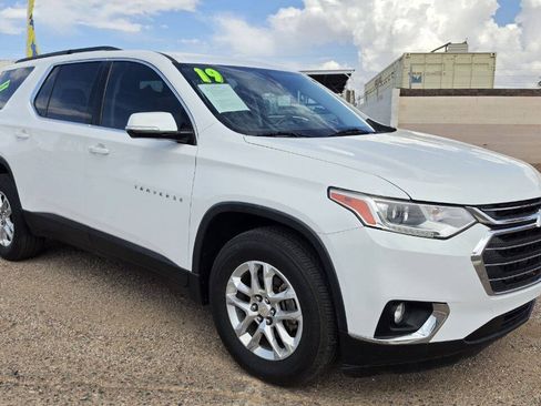Used 2019 Chevrolet Traverse LT FWD image 2