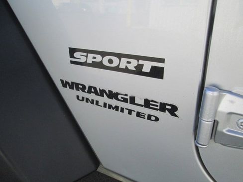 Used 2010 Jeep Wrangler Unlimited Sport image 7