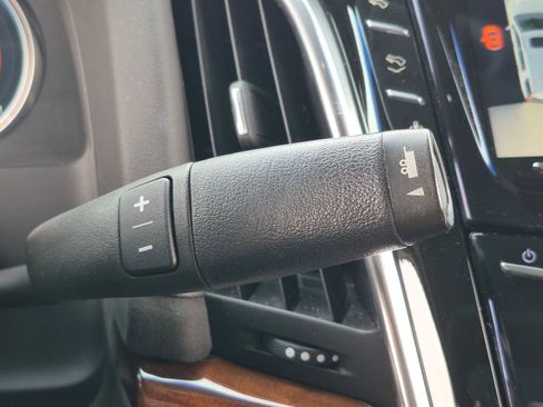 Used 2016 Cadillac Escalade Luxury AWD/4WD image 30