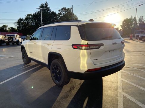 New 2025 Jeep Grand Cherokee L Altitude image 5