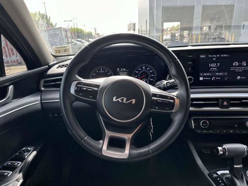 Used 2022 Kia K5 LXS image 11