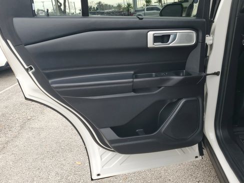 Used 2020 Ford Explorer Platinum w/ Premium Technology Package image 11