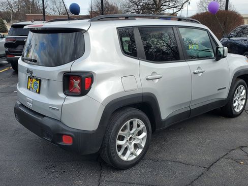 Used 2018 Jeep Renegade Latitude image 5