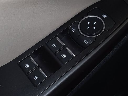 Used 2020 Ford Explorer XLT w/ Equipment Group 202A image 27