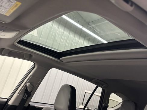 Used 2018 Toyota RAV4 Limited image 37