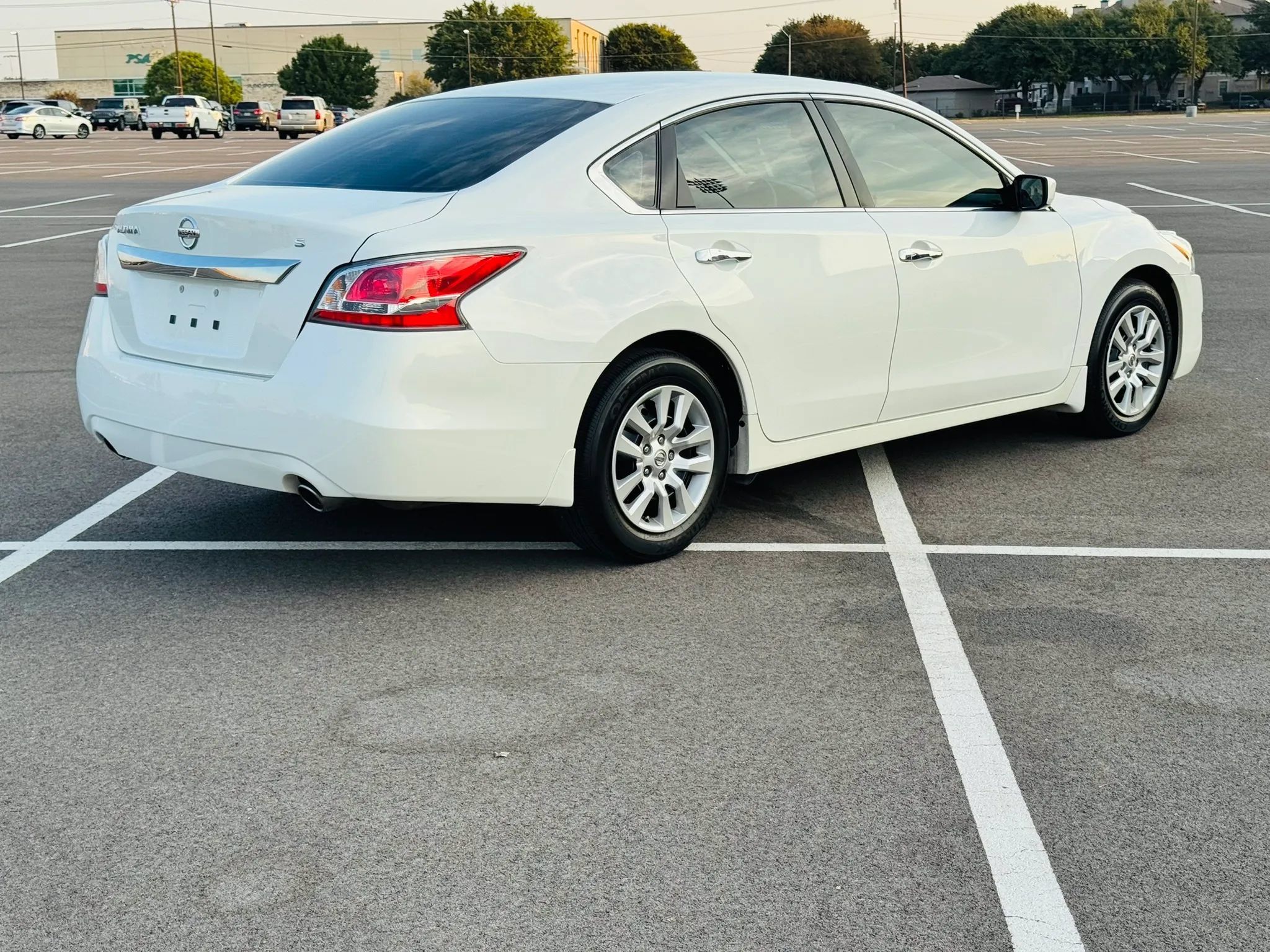 Used 2015 Nissan Altima 2.5 S w/ Power Driver Seat Package FWD image 3