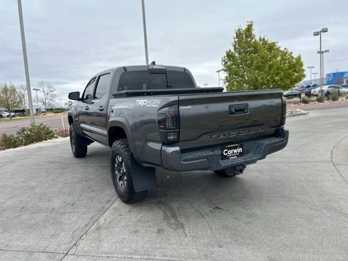 Used 2018 Toyota Tacoma TRD Off-Road w/ Technology Package image 5