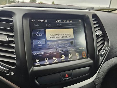 Used 2018 Jeep Cherokee Trailhawk AWD/4WD image 26
