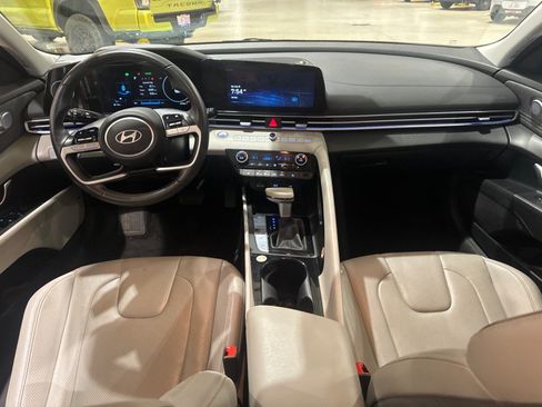 Used 2025 Hyundai Elantra Limited FWD image 41