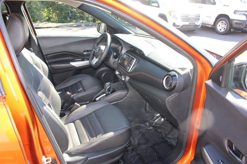 Used 2019 Nissan Kicks SR w/ SR Premium Package FWD image 9