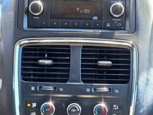 Used 2013 Dodge Grand Caravan SXT FWD image 26