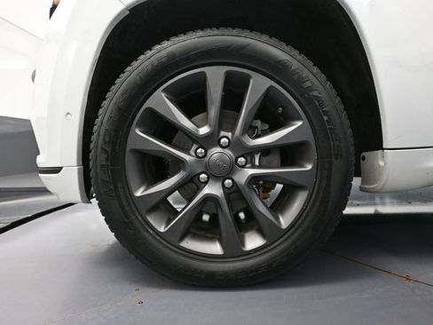 Used 2018 Jeep Grand Cherokee Overland AWD/4WD image 20