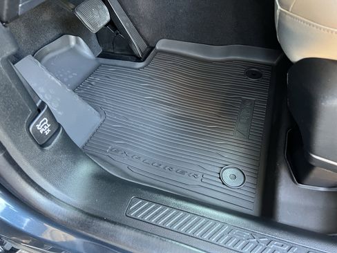 Used 2022 Ford Explorer XLT w/ Equipment Group 202A image 17