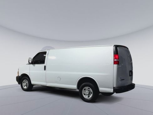 Used 2022 Chevrolet Express 2500 w/ Driver Convenience Package RWD image 8