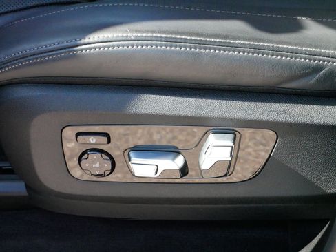 Used 2019 BMW X5 xDrive50i w/ M Sport Package image 20