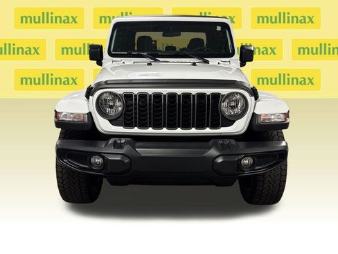 Used 2025 Jeep Gladiator Sport image 5