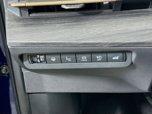 Used 2023 Nissan Ariya FWD image 16