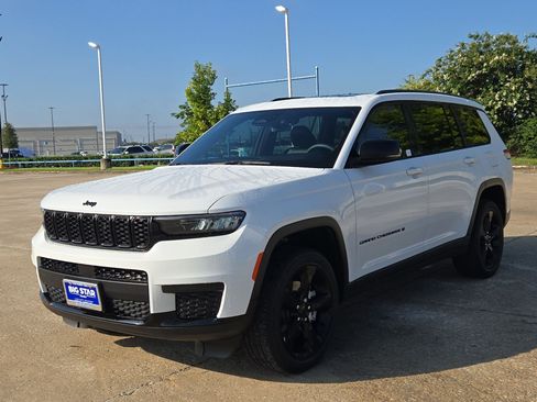 Used 2025 Jeep Grand Cherokee L Altitude RWD image 9
